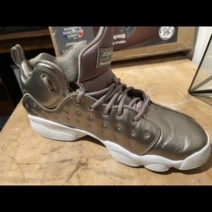 Nike jump man gold size youth 6.5 women’s 8